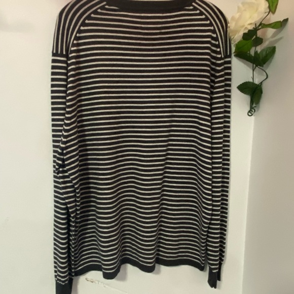 Calvin Klein black and white sweater - Picture 3 of 3